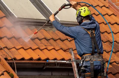 Démoussage et hydrofuge de toiture à Cerisy
